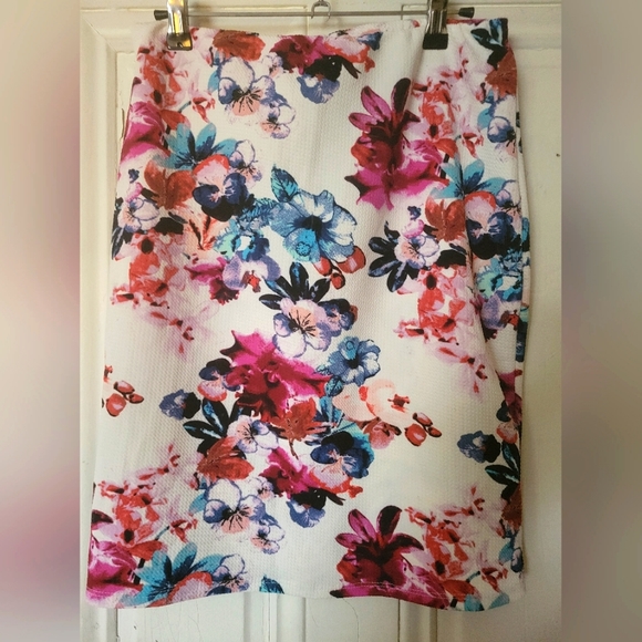 Skirt - Picture 2 of 3